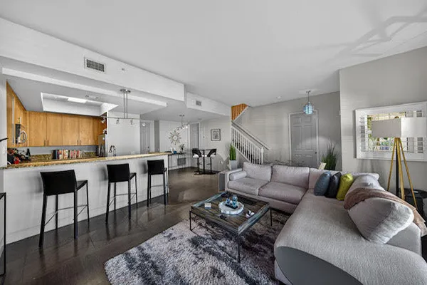 $3,800 | 2633 Northeast 14th Avenue, Unit 111, Wilton Manors, FL 33334