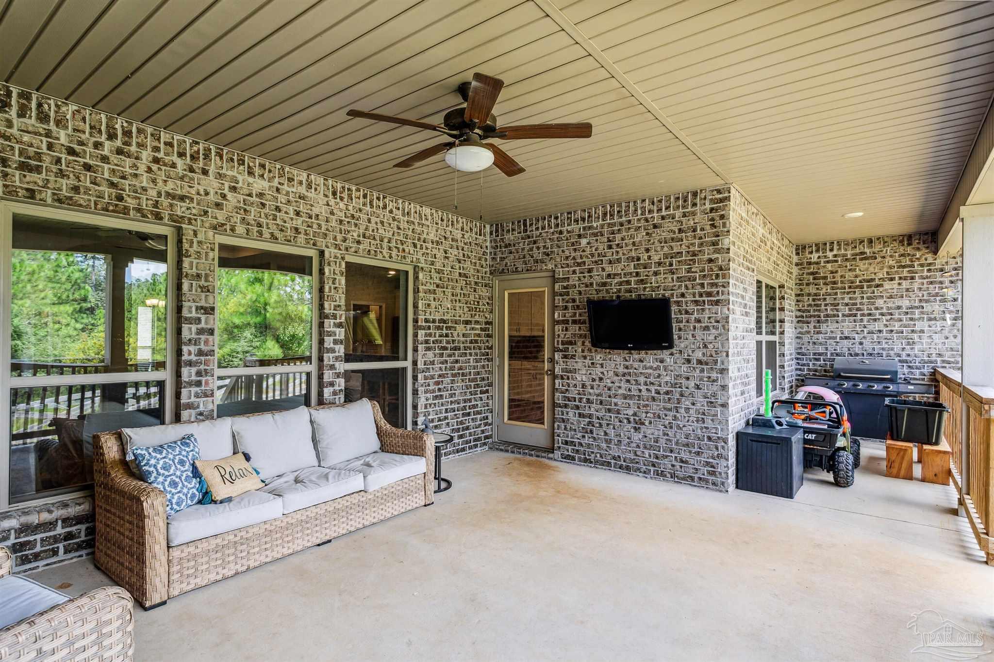 400 Broadleaf Circle Cantonment, FL 32533 - Photo 20 of 21 a view of a livingroom with furniture and a ceiling fan