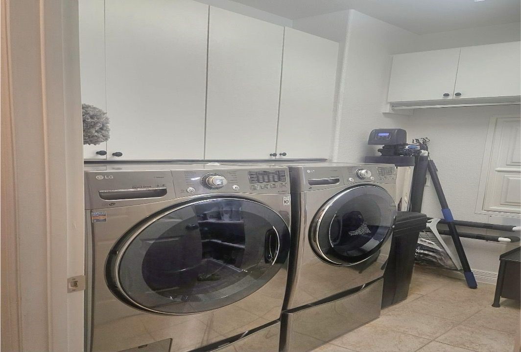 5206 Jacob Ridge Court Sugar Land, TX 77479 - Photo 16 of 42 a utility room with dryer and washer
