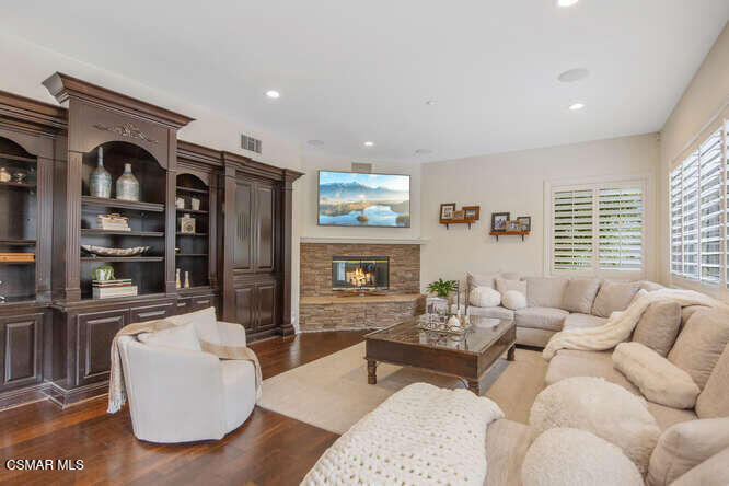 11076 Vare Court Moorpark, CA 93021 - Photo 23 of 95 11076 Vare Ct Moorpark CA-small-035-084-