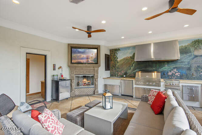 11076 Vare Court Moorpark, CA 93021 - Photo 77 of 95 11076 Vare Ct Moorpark CA-small-009-042-