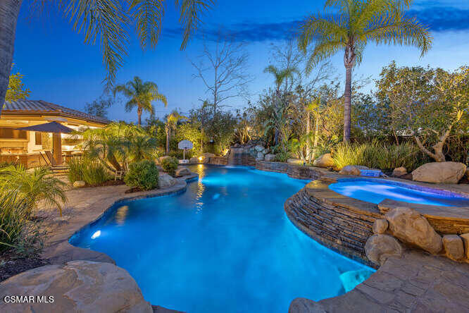 11076 Vare Court Moorpark, CA 93021 - Photo 8 of 95 11076 Vare Ct Moorpark CA-small-076-070-