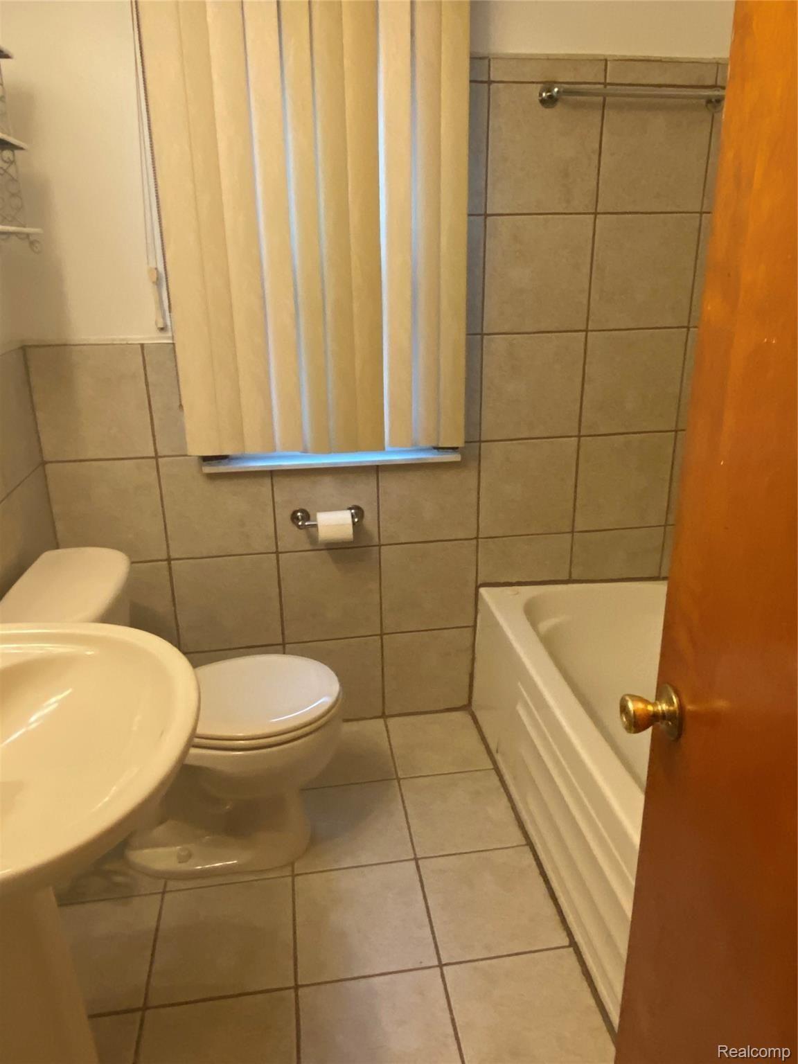 20097 Evergreen Road Detroit, MI 48219 - Photo 8 of 14 0E0709A4-7BF8-4D7E-9D79-CD93FC9383DA.jpeg