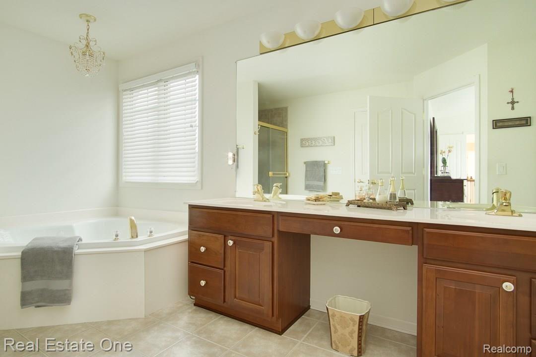 748 Windsong Drive Rochester, MI 48307 - Photo 20 of 43 748-Windsong-25.jpg