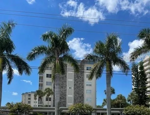 $3,750 | 800 Benjamin Franklin Drive, Unit 504, Sarasota, FL 34236