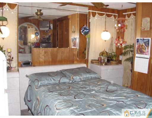2 Robin Road Monmouth Junction, NJ 08852 - Photo 7 of 10 Gallery Image 7