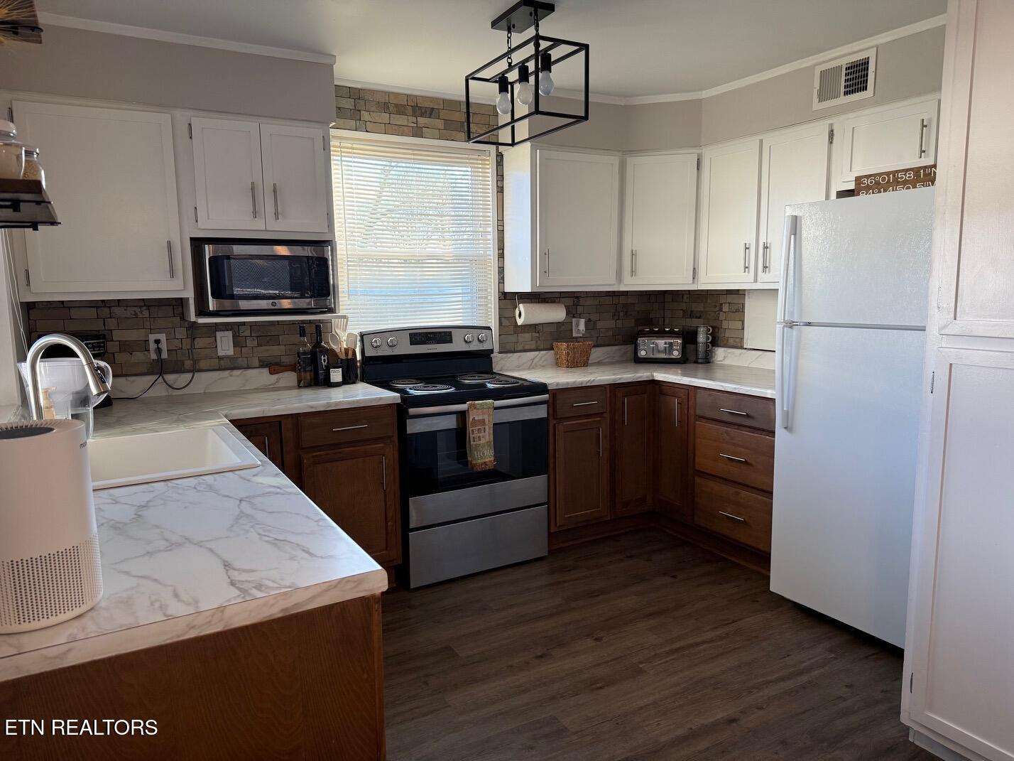 102 1/2 Meadow Road Oak Ridge, TN 37830 - Photo 11 of 18 Kitchen 4