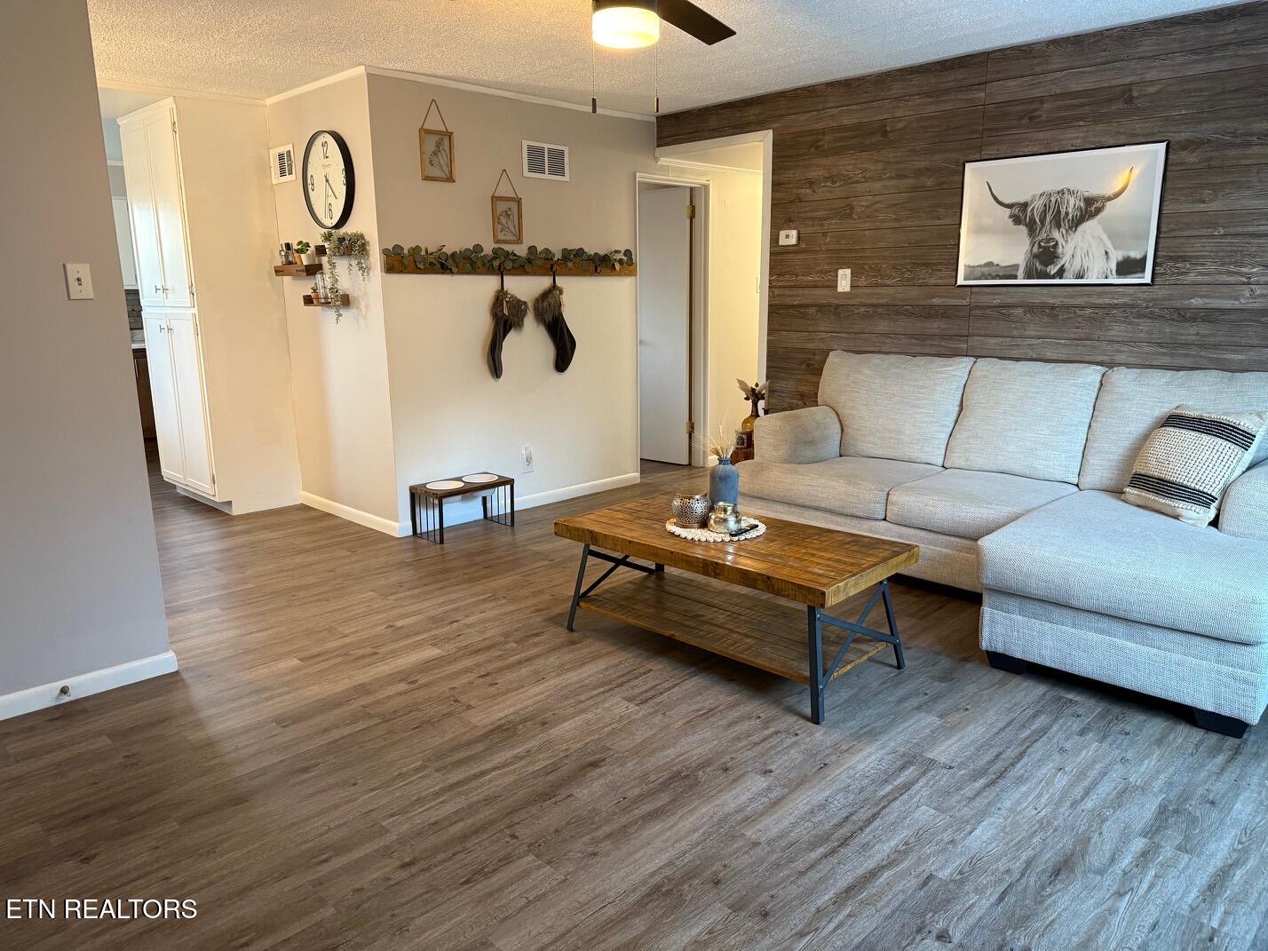 102 1/2 Meadow Road Oak Ridge, TN 37830 - Photo 13 of 18 Family room 2