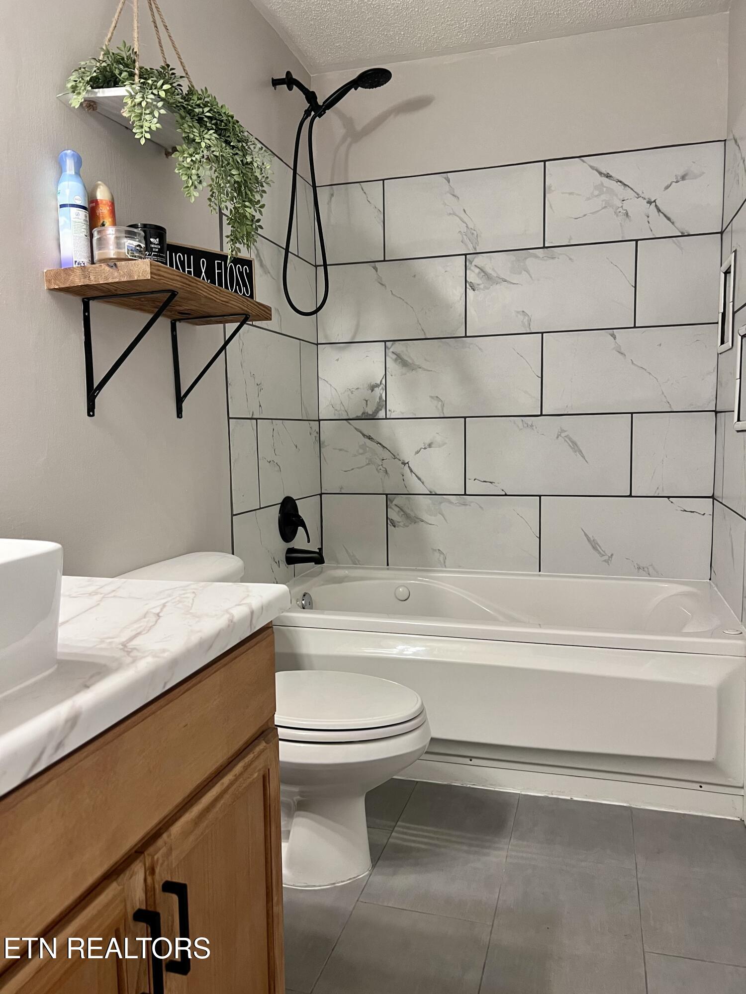 102 1/2 Meadow Road Oak Ridge, TN 37830 - Photo 4 of 18 Bathroom