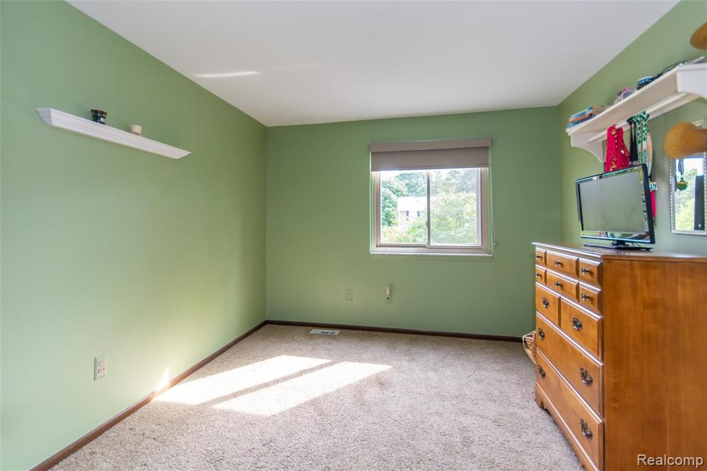 1460 Deerhurst Lane Rochester Hills, MI 48307 - Photo 22 of 30