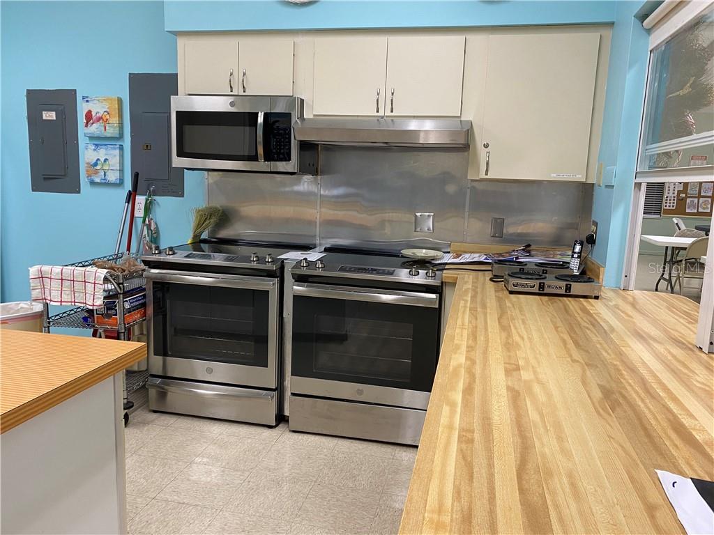 3 Meadow Circle Ellenton, FL 34222 - Photo 17 of 17 a kitchen with a stove and a microwave