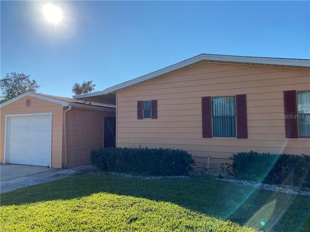 3 Meadow Circle Ellenton, FL 34222 - Photo 2 of 17 a view of a house with a yard