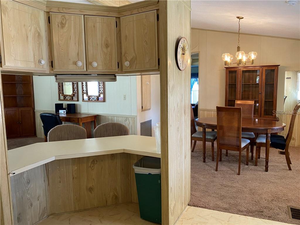 3 Meadow Circle Ellenton, FL 34222 - Photo 4 of 17 a kitchen with a table and chairs