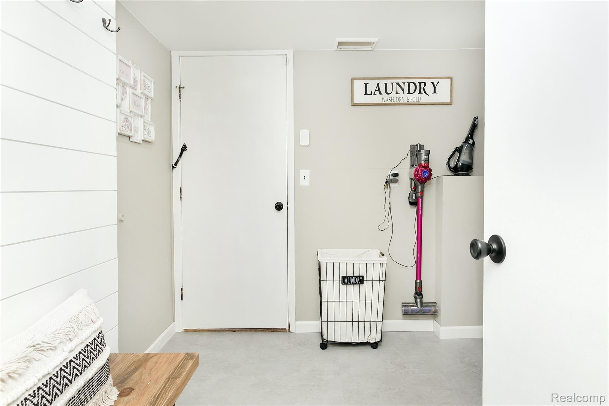 3684 Jennifer Drive Sterling Heights, MI 48310 - Photo 31 of 39 Laundry room