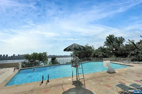 $132,500 | 4 Horizon Road, Unit 416, Fort Lee, NJ 07024