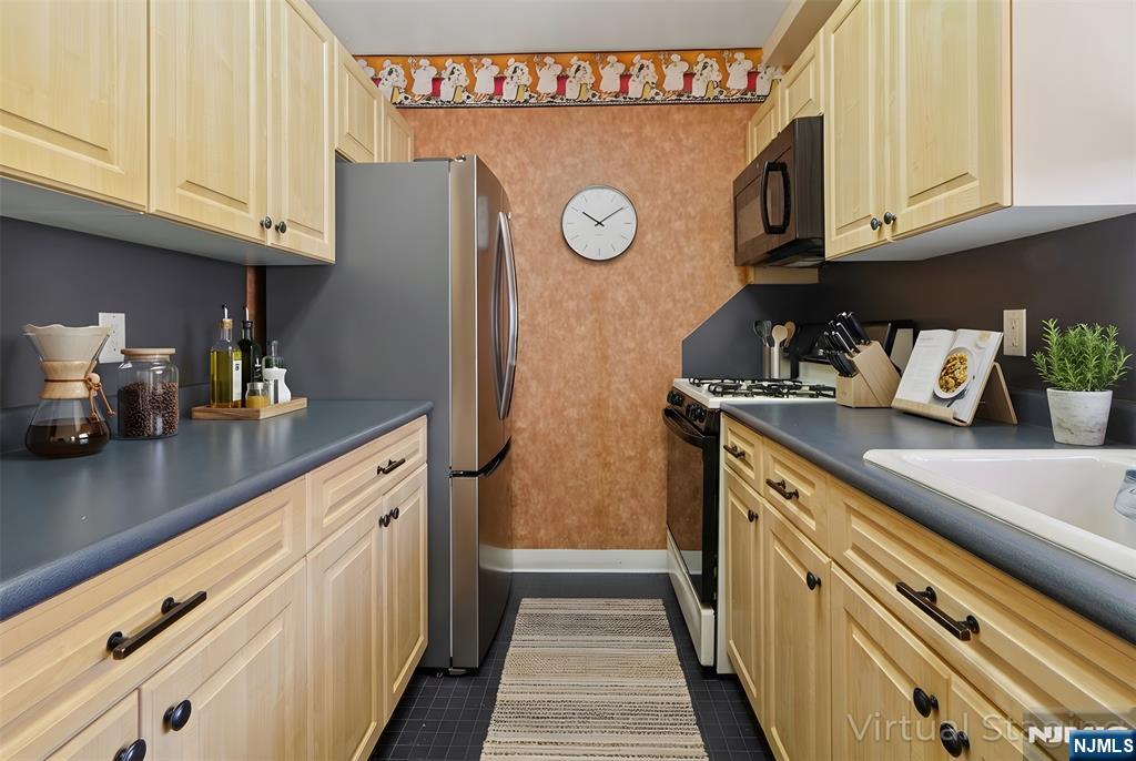 4 Horizon Road, Unit 416 Fort Lee, NJ 07024 - Photo 3 of 29