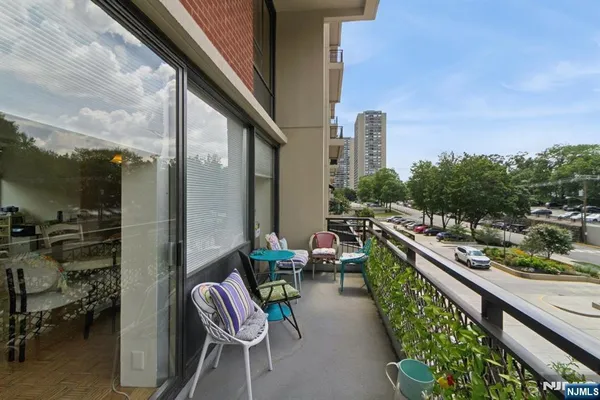 $132,500 | 4 Horizon Road, Unit 416, Fort Lee, NJ 07024