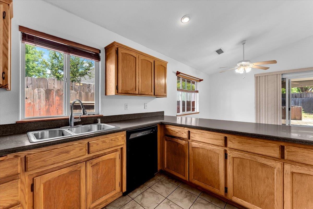 245 Shelley Way Red Bluff, CA 96080 - Photo 13 of 63