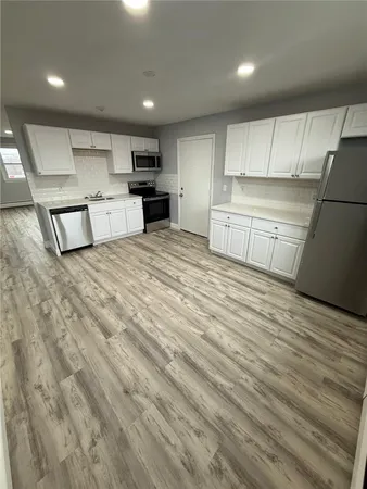 $2,075 | 60 Esten Avenue, Unit 4, Pawtucket, RI 02860