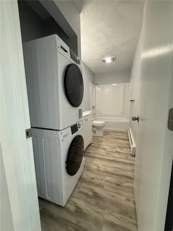 $2,075 | 60 Esten Avenue, Unit 4, Pawtucket, RI 02860