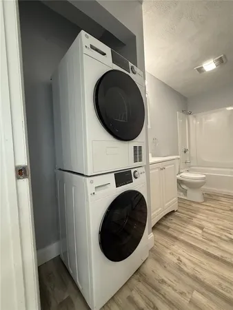 $2,075 | 60 Esten Avenue, Unit 4, Pawtucket, RI 02860