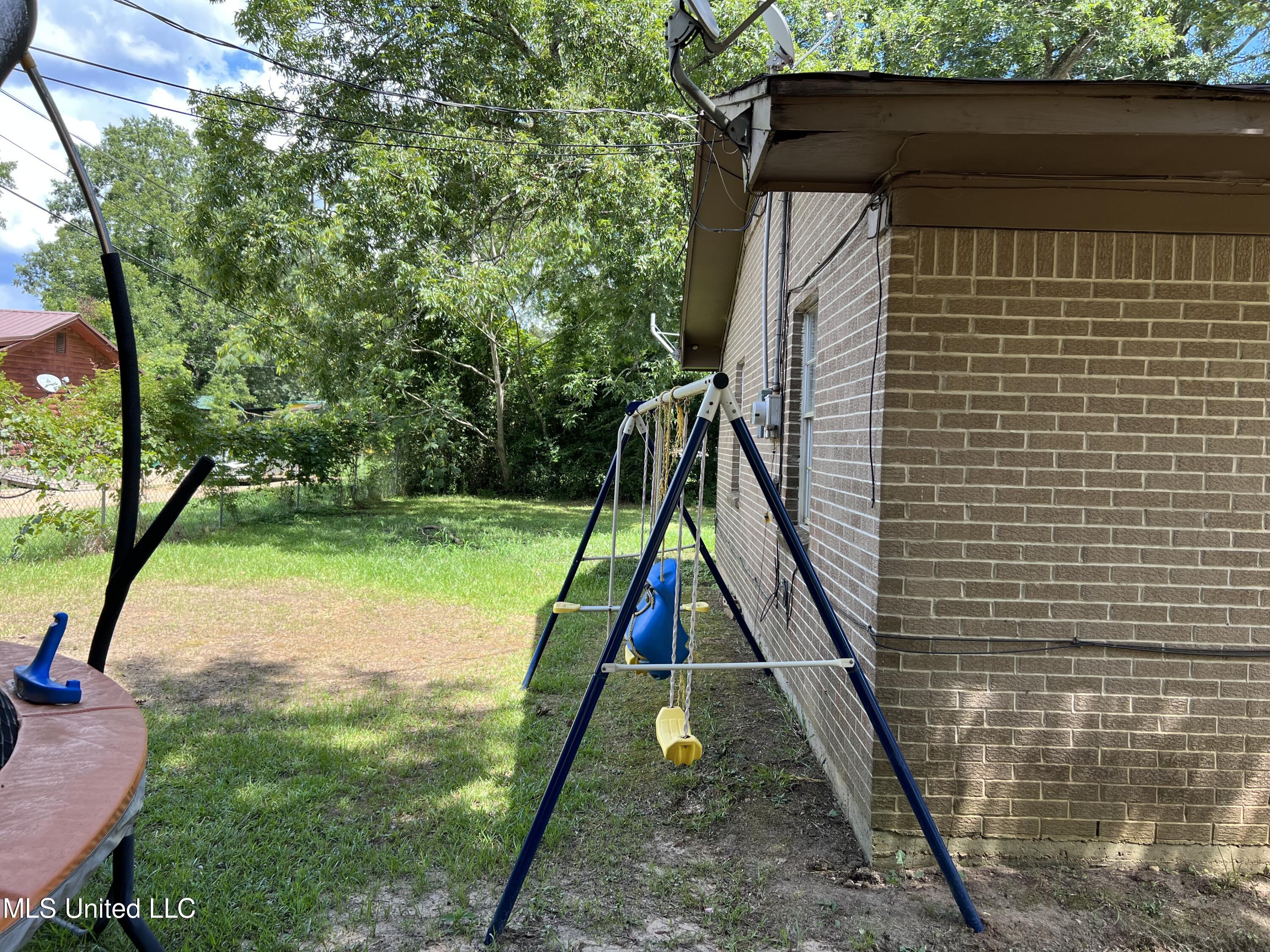 65 North Ratliff Road Morton, MS 39117 - Photo 3 of 17 66135931-9CF5-4C16-B104-2809599C1809