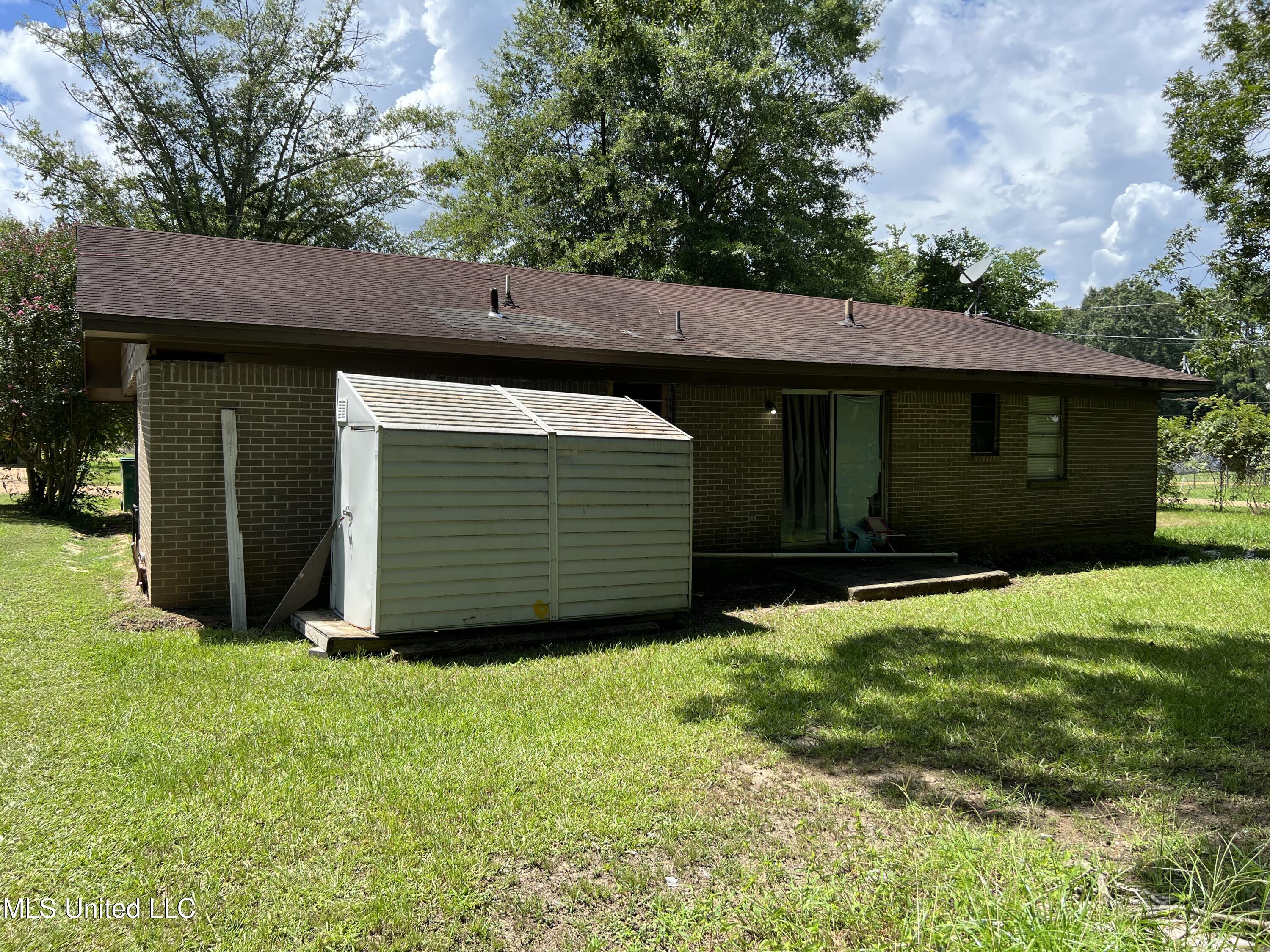 65 North Ratliff Road Morton, MS 39117 - Photo 5 of 17 C5DE73E2-FCE1-4B91-A3AB-93875C7F862C