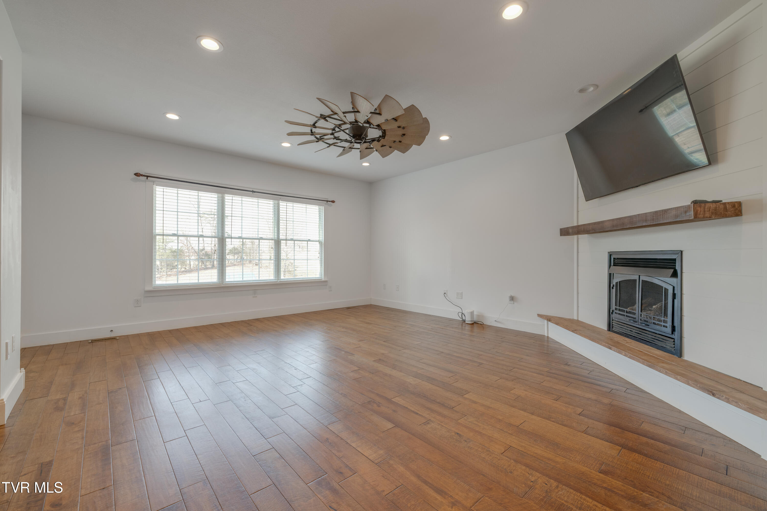 369 Old Embreeville Road Jonesborough, TN 37659 - Photo 11 of 65 010
