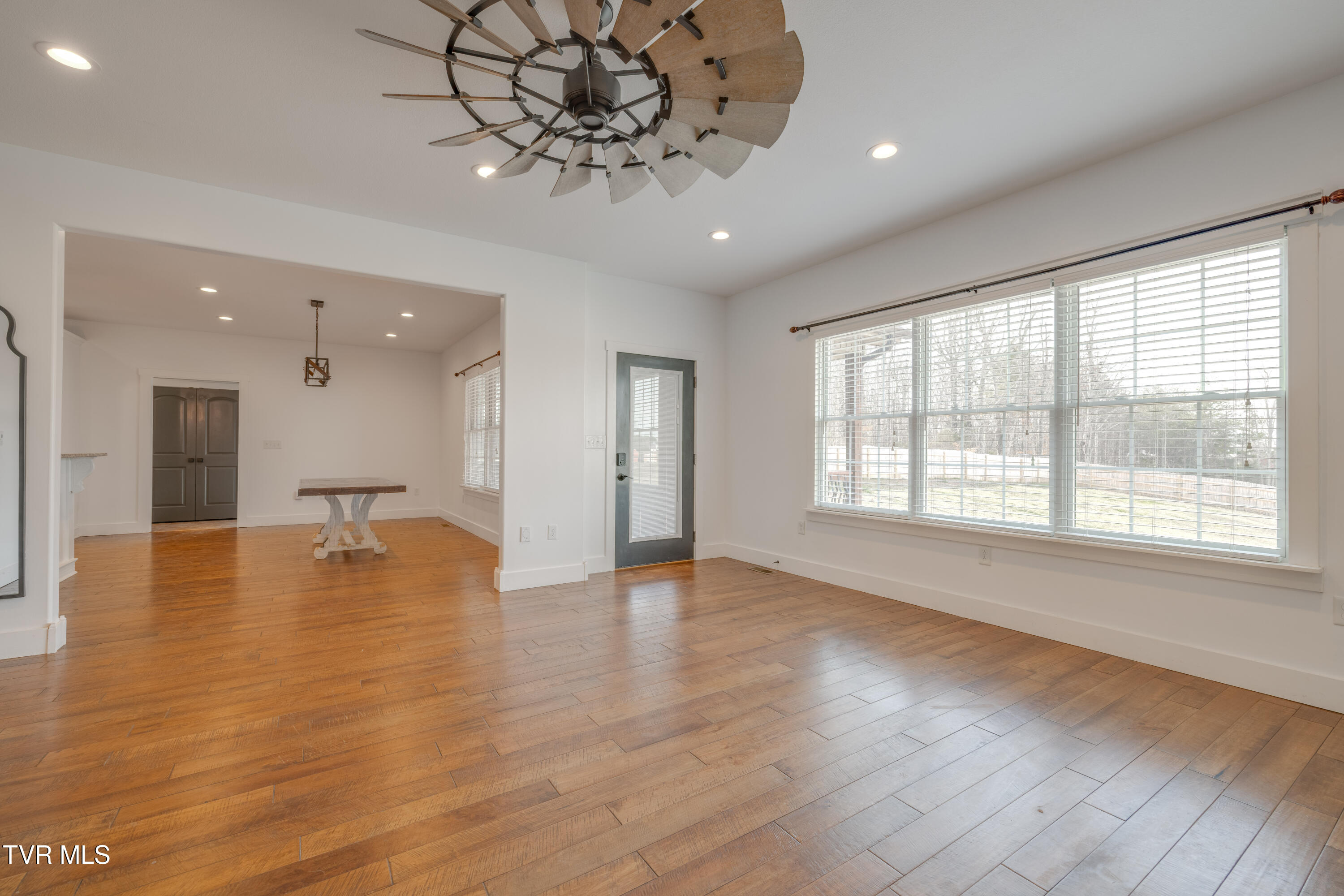 369 Old Embreeville Road Jonesborough, TN 37659 - Photo 12 of 65 011