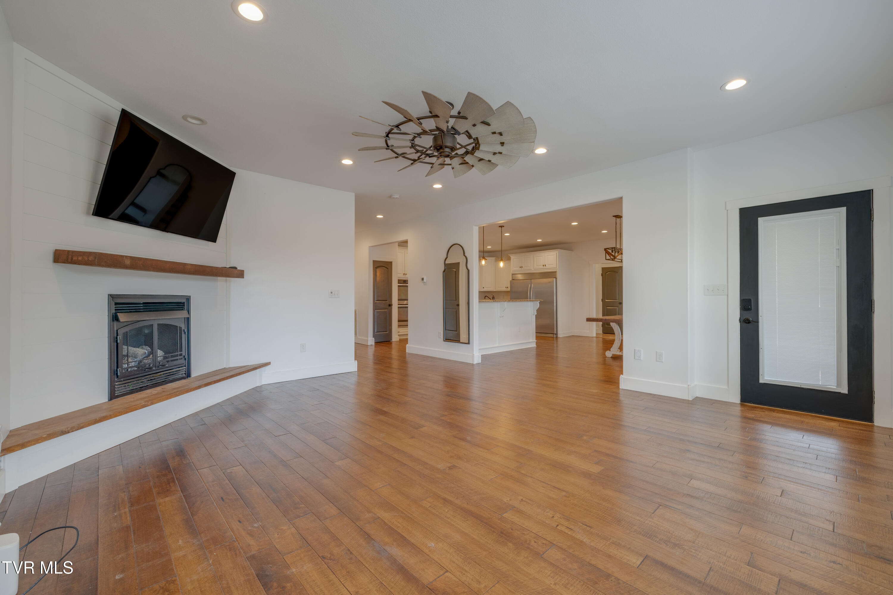 369 Old Embreeville Road Jonesborough, TN 37659 - Photo 13 of 65 012