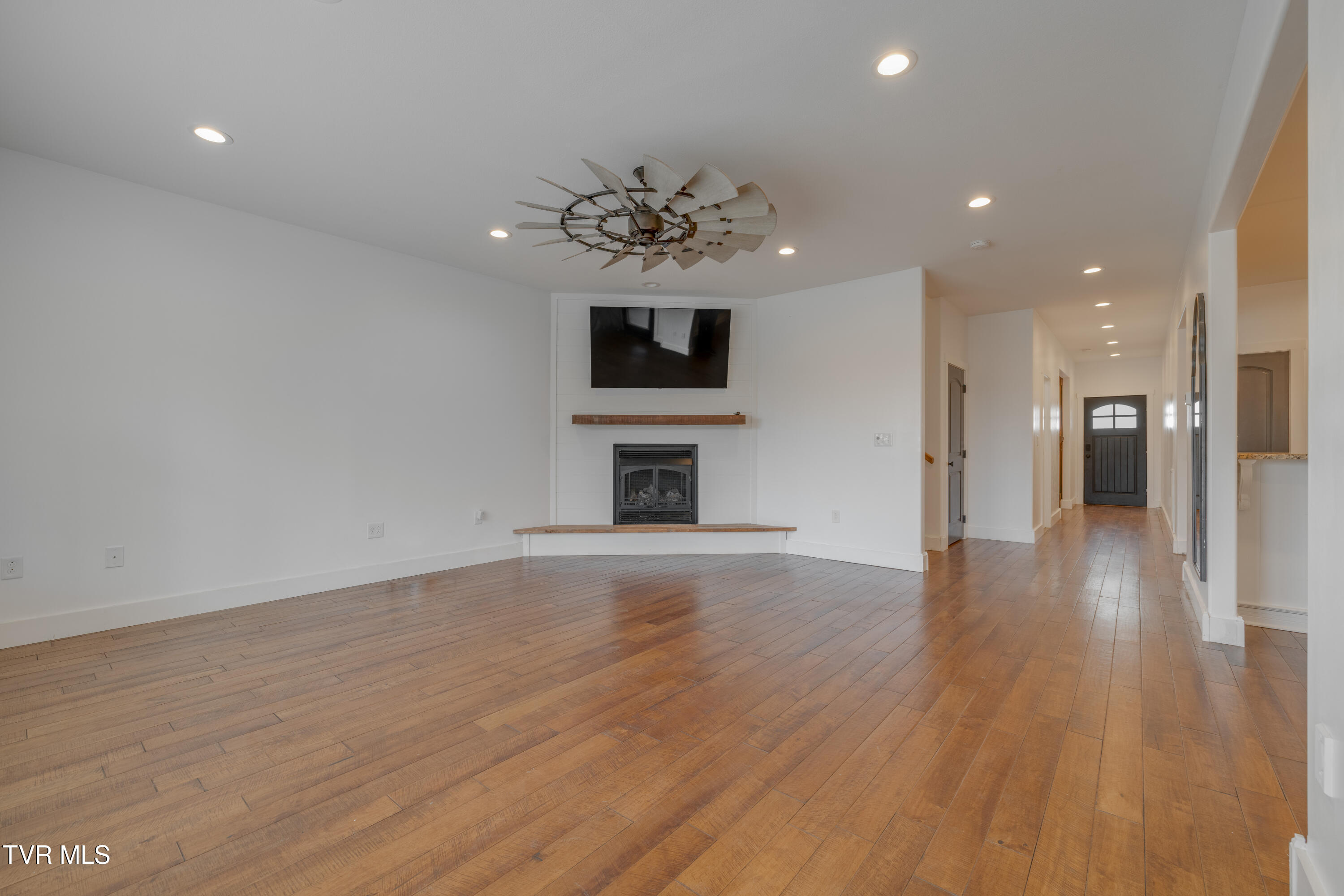 369 Old Embreeville Road Jonesborough, TN 37659 - Photo 14 of 65 013