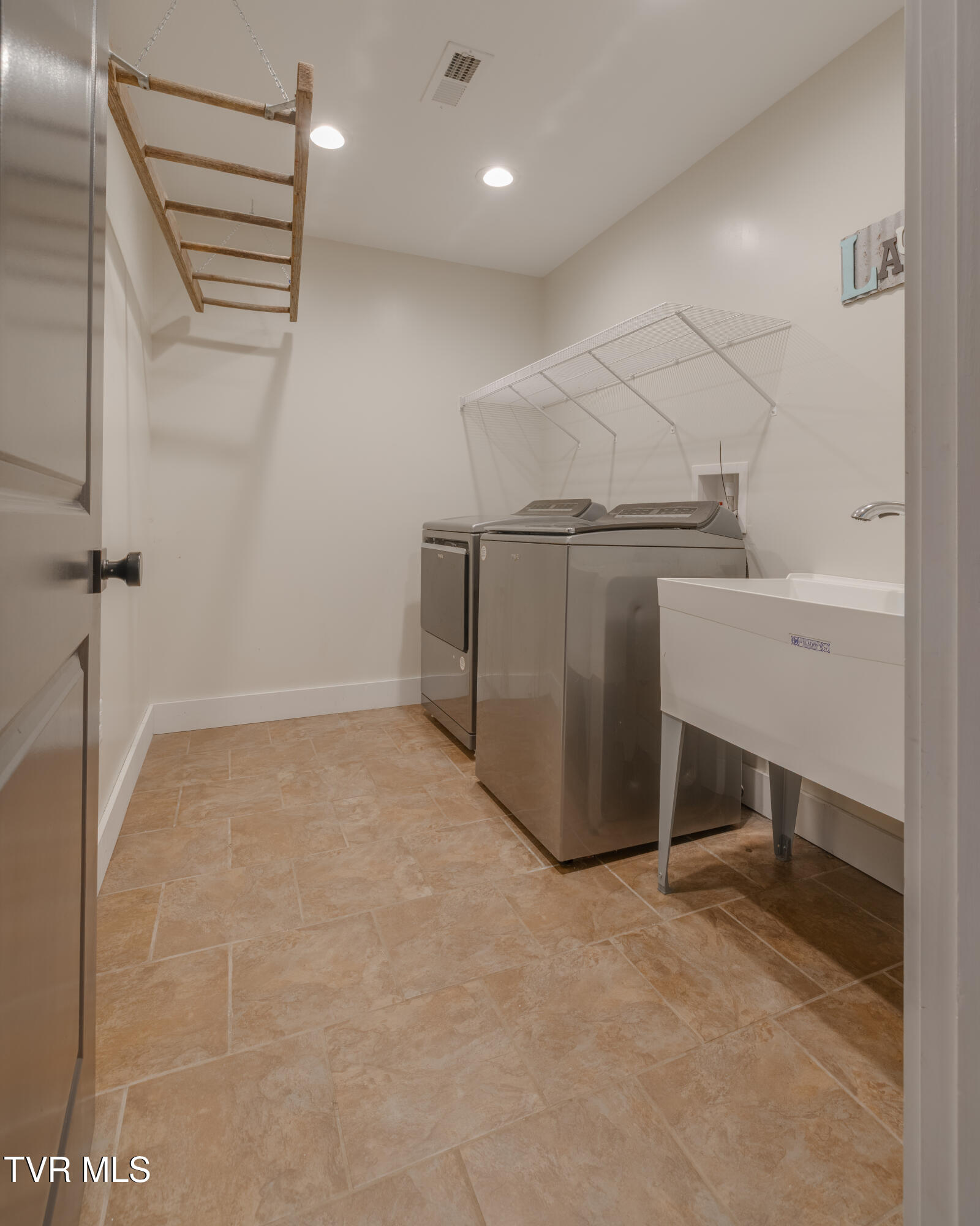369 Old Embreeville Road Jonesborough, TN 37659 - Photo 49 of 65 048