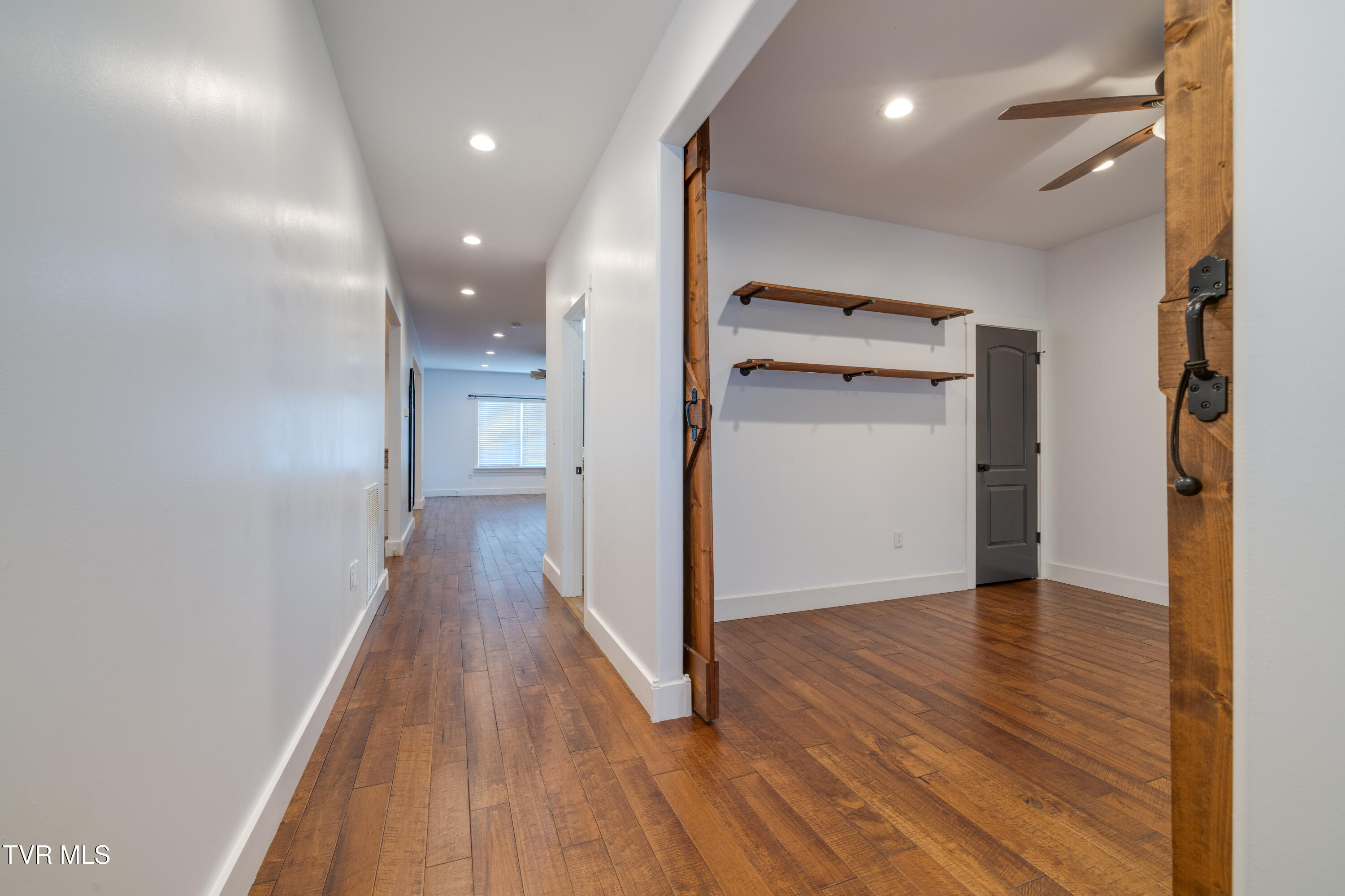 369 Old Embreeville Road Jonesborough, TN 37659 - Photo 6 of 65 005