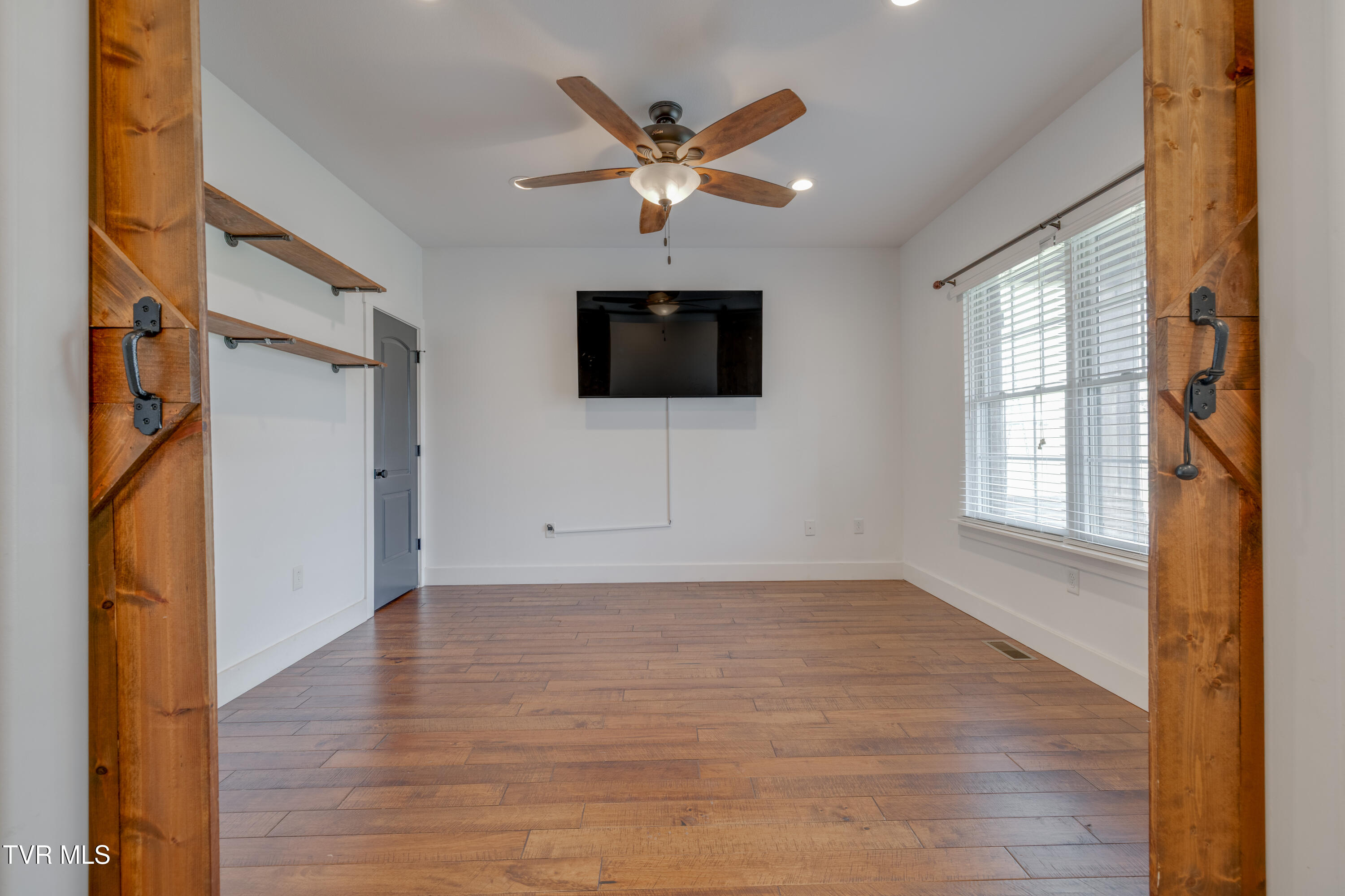 369 Old Embreeville Road Jonesborough, TN 37659 - Photo 8 of 65 007