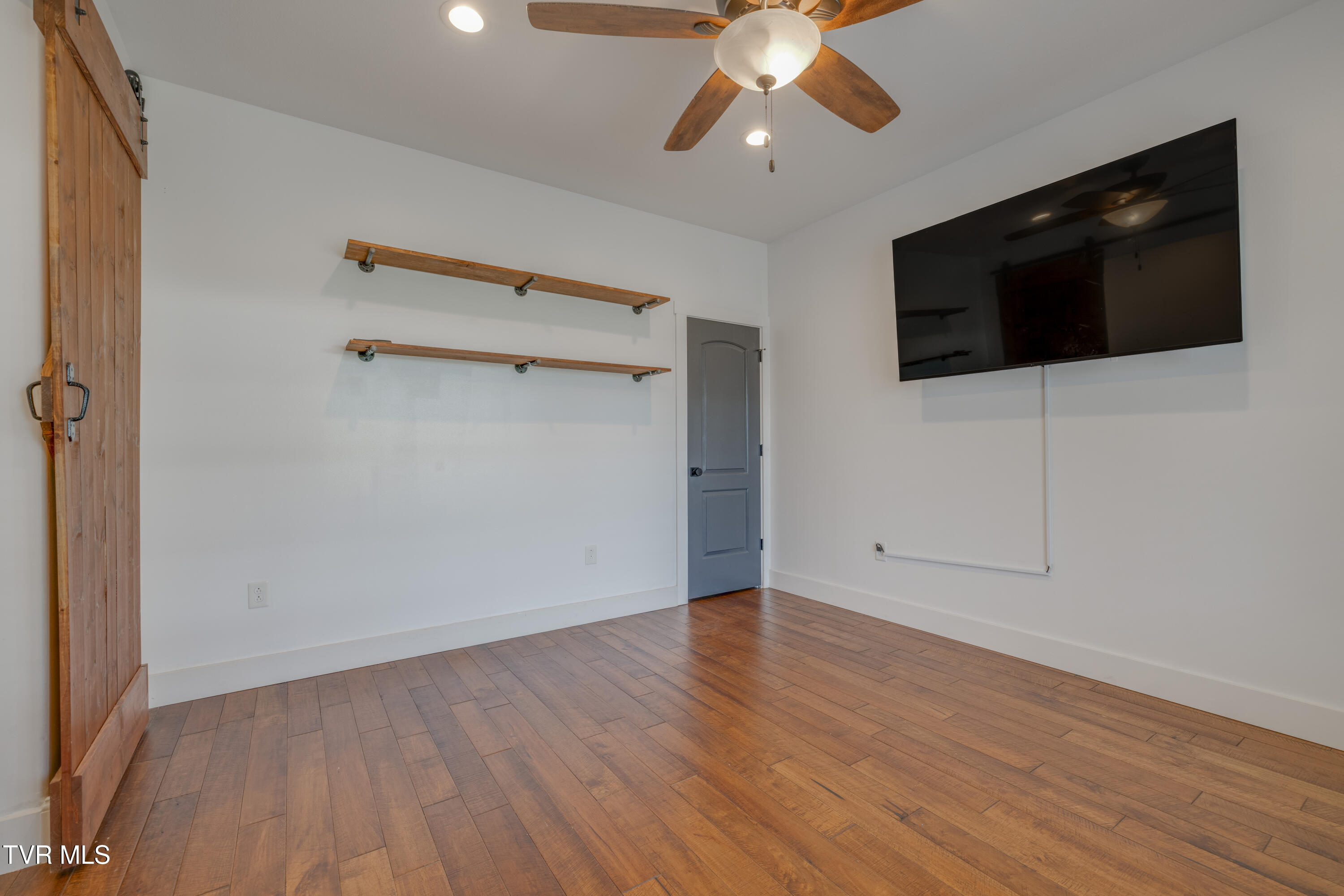 369 Old Embreeville Road Jonesborough, TN 37659 - Photo 9 of 65 008