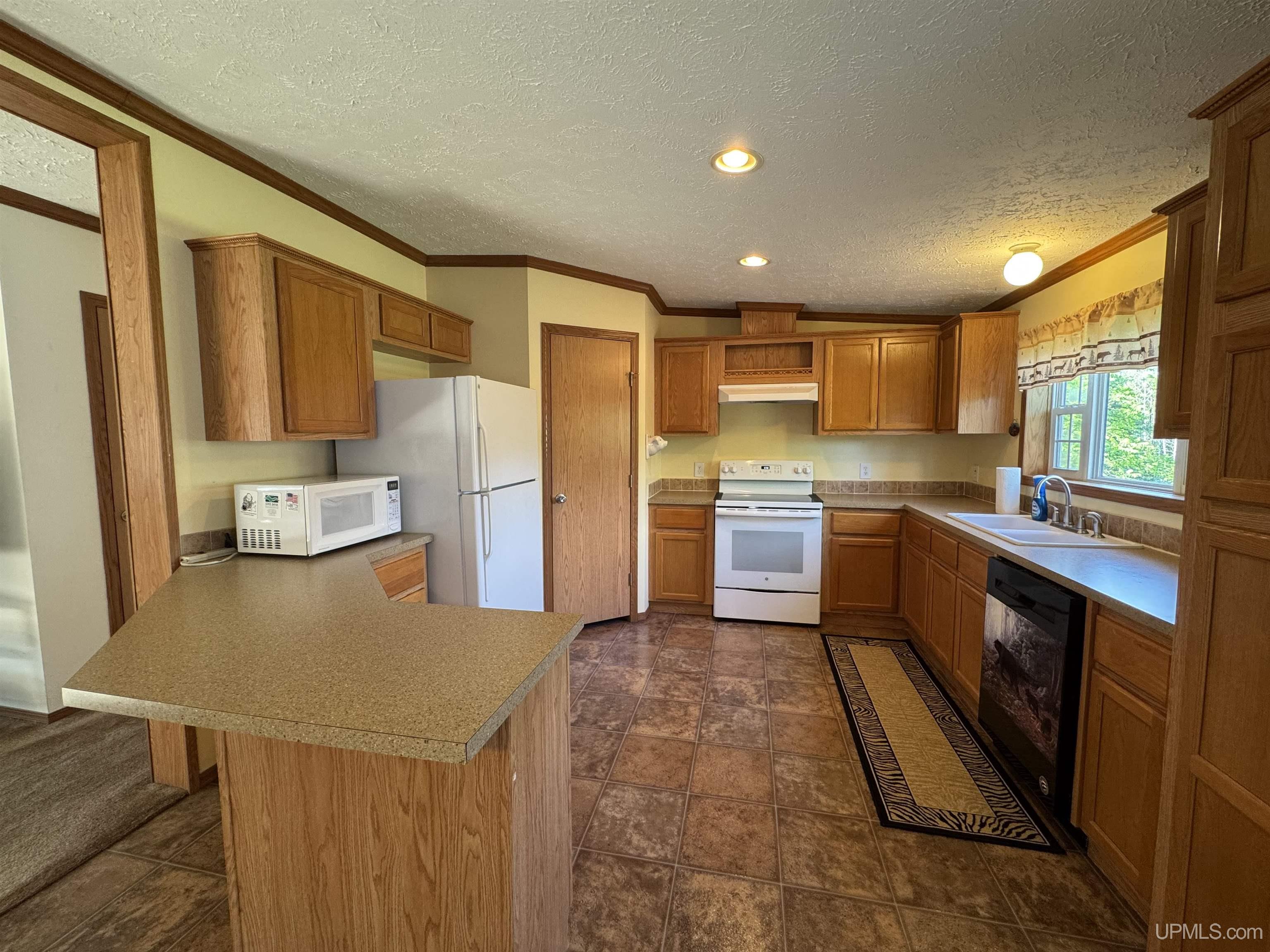 5278 27.5 Road Gladstone, MI 49837 - Photo 10 of 44 Gallery Image 10
