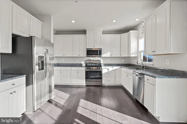 a view of a livingroom with kitchen