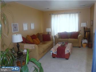 136 Crossing Way Clementon, NJ 08021 - Photo 3 of 11 Living Room