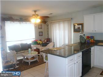 136 Crossing Way Clementon, NJ 08021 - Photo 6 of 11 Family Room