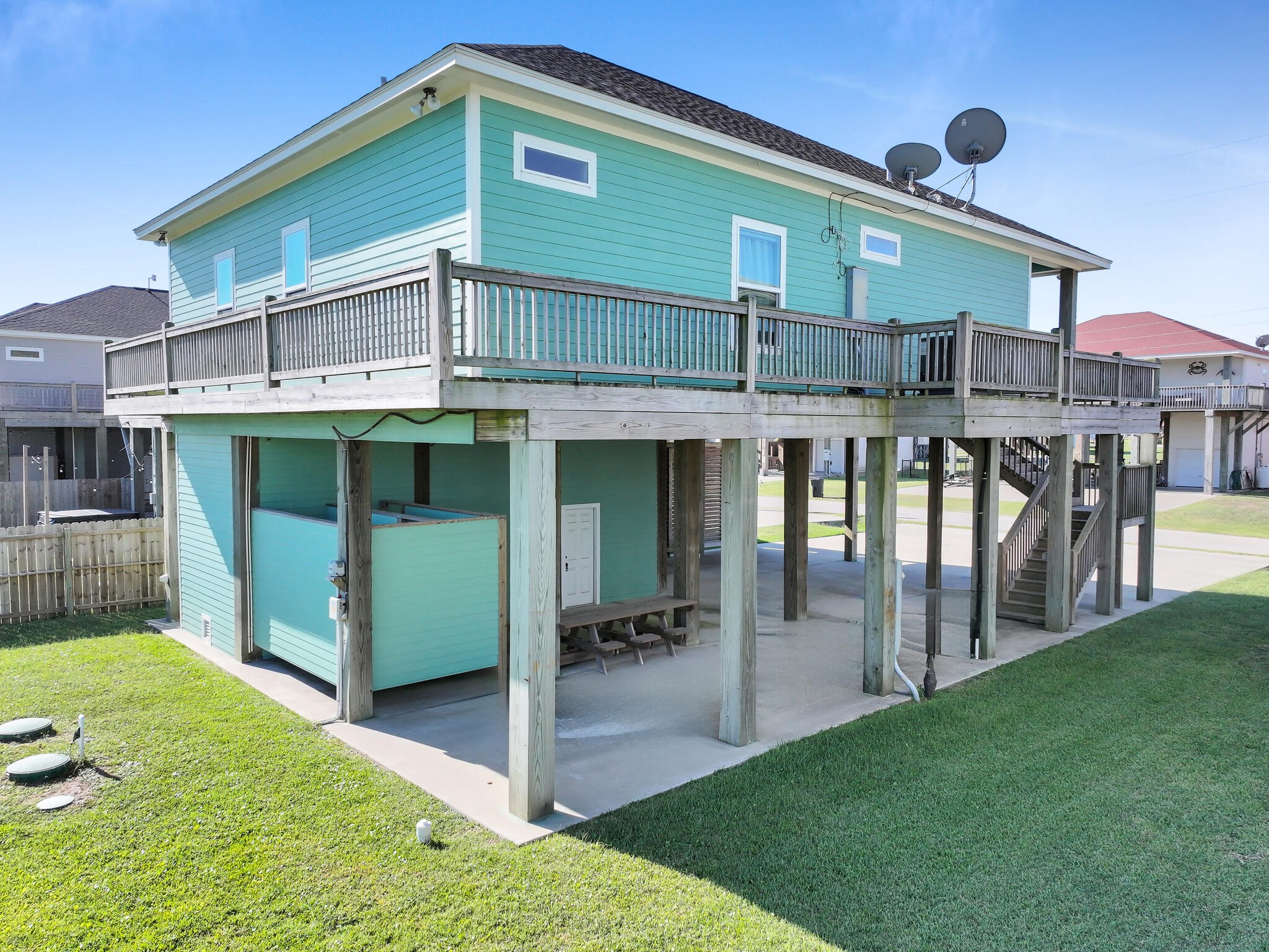 974 Surf Road Crystal Beach, TX 77650 - Photo 8 of 48