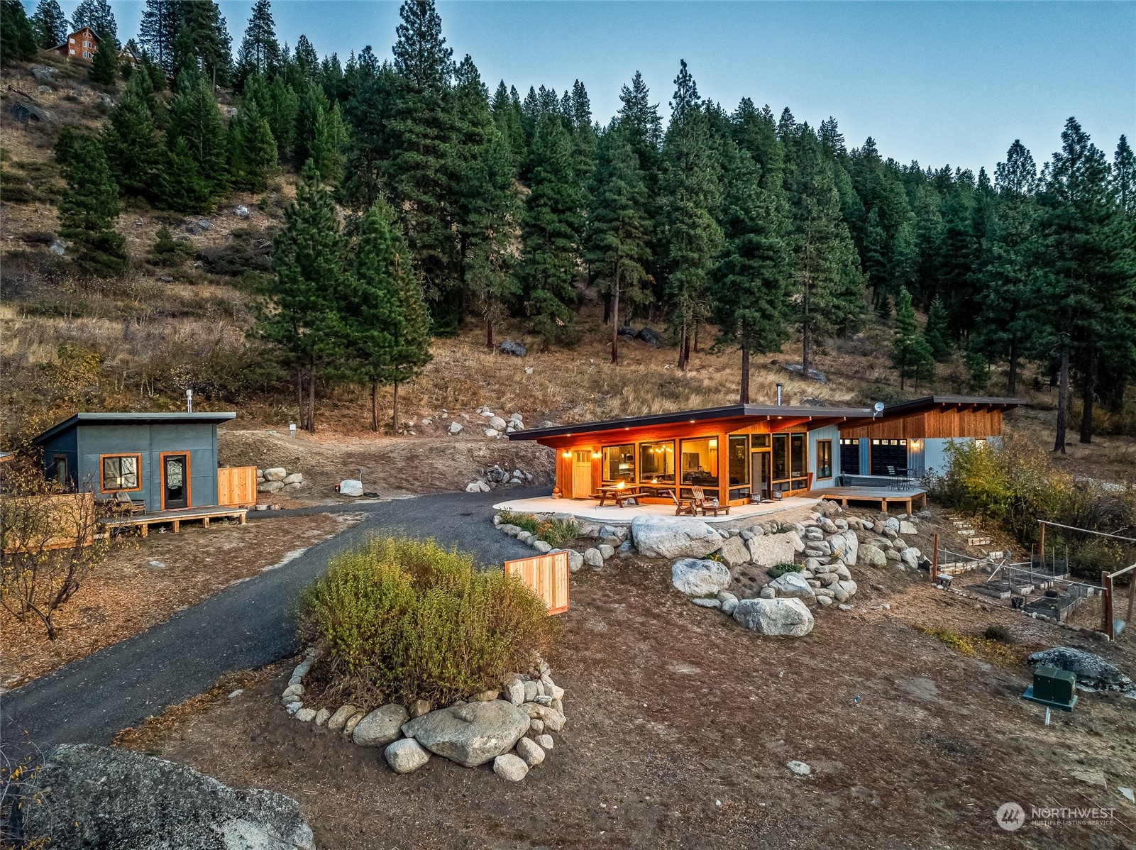 1529 Dempsey Road Leavenworth, WA 98826 - Photo 4 of 40 Gallery Image 4