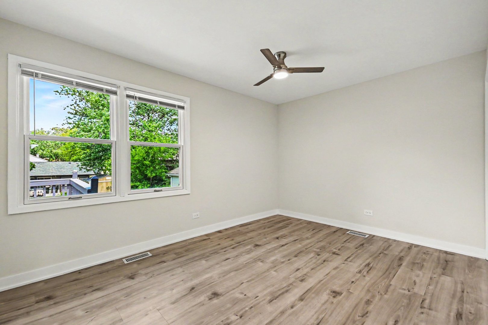 1312 West Oakmont Road Hoffman Estates, IL 60169 - Photo 12 of 29