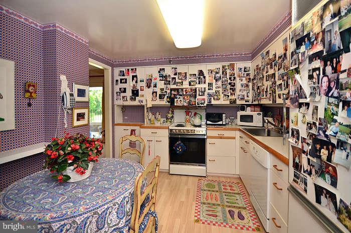 2331 Old Court Road, Unit 311 Baltimore, MD 21208 - Photo 8 of 19 Love Filled Kitchen