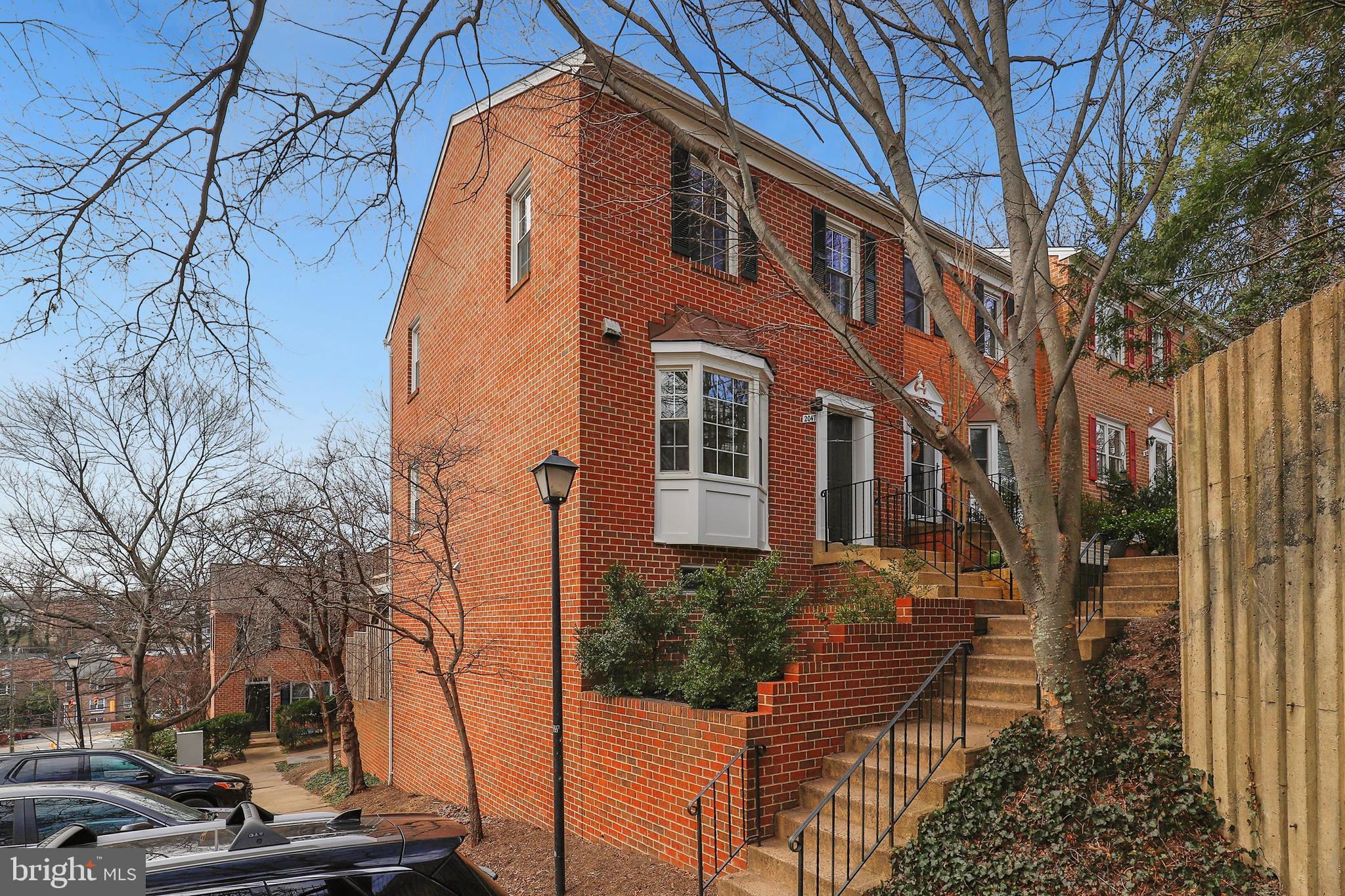 2047 South Glebe Road Arlington, VA 22206 - Photo 2 of 2