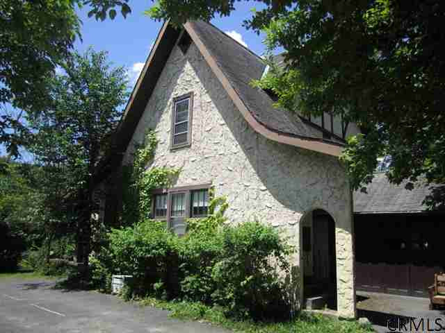 17 Rosa Road Schenectady, NY 12308 - Photo 2 of 15 Photo 2