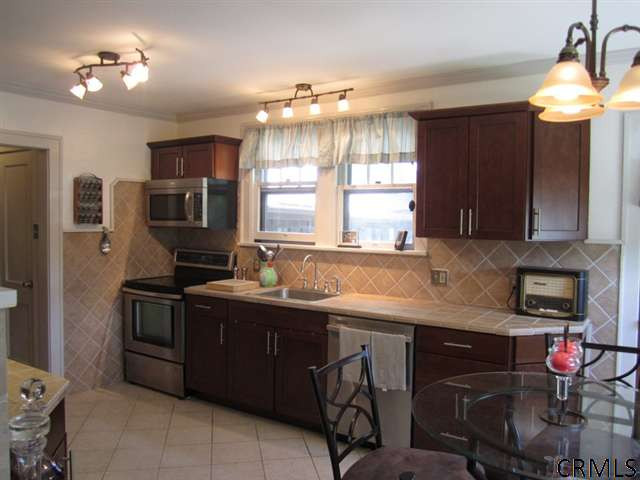 17 Rosa Road Schenectady, NY 12308 - Photo 8 of 15 Photo 8