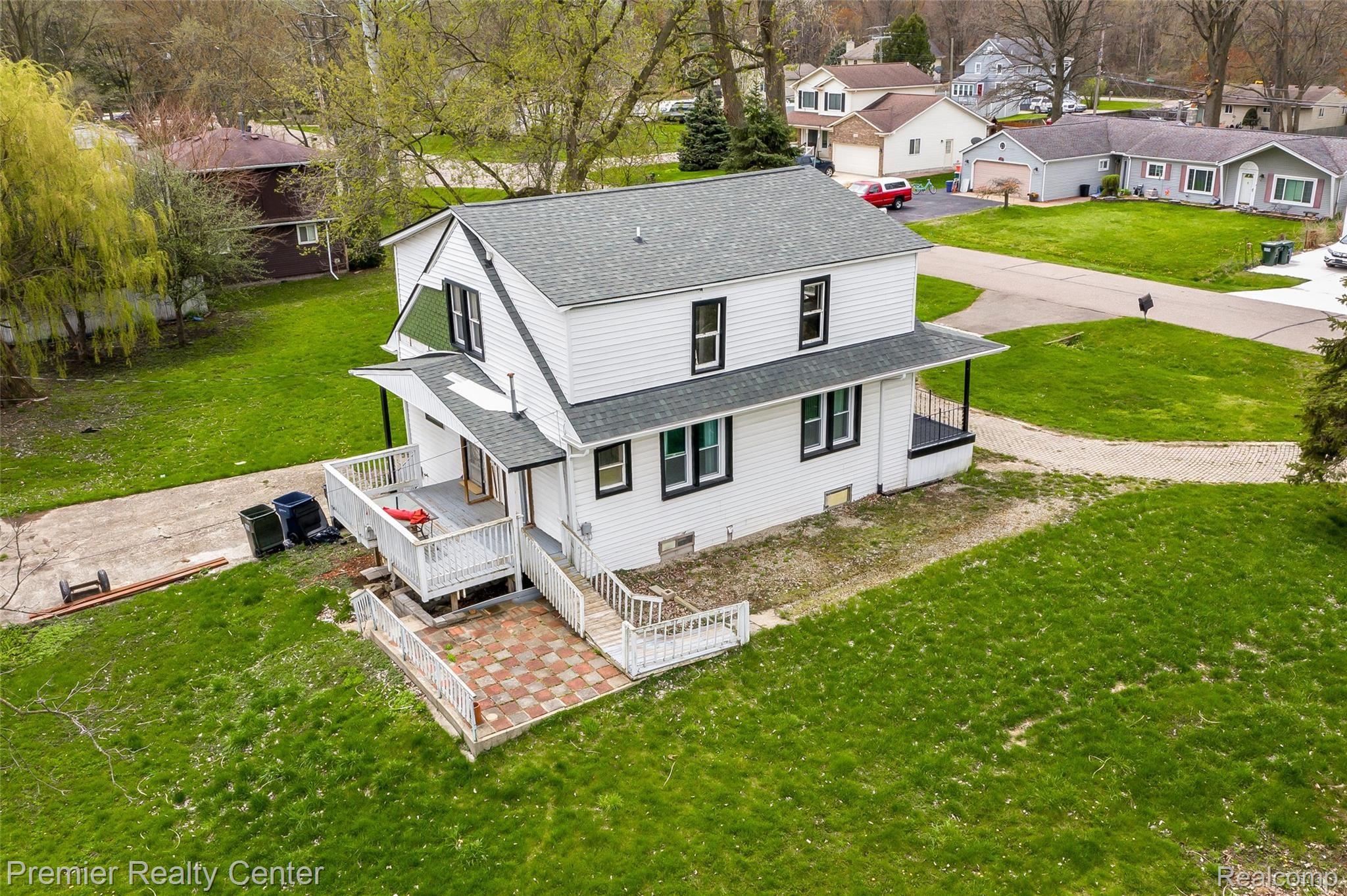 3165 Emmons Avenue Rochester, MI 48307 - Photo 19 of 20 Drone15.jpg