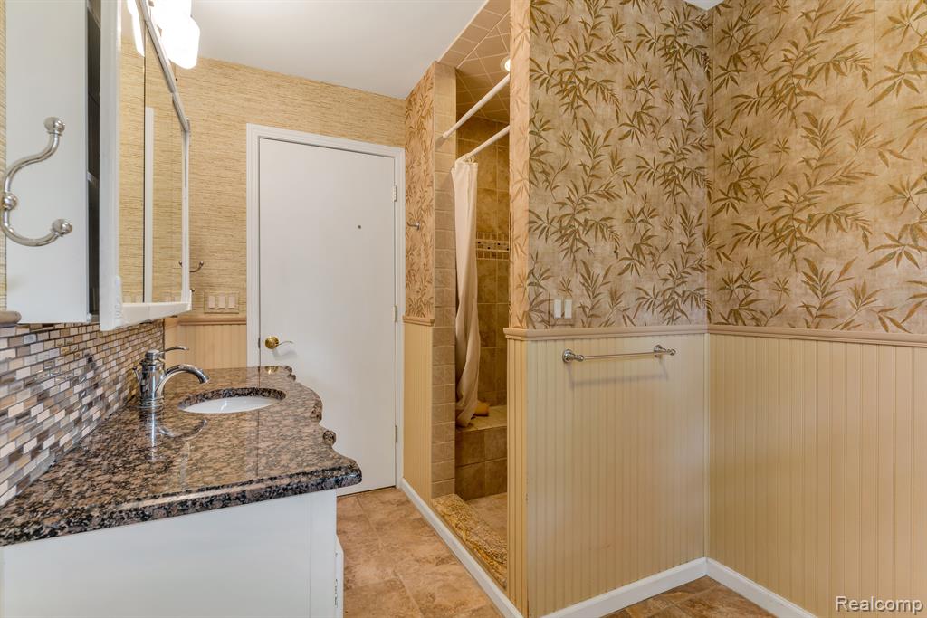 9540 Cherrywood Road Clarkston, MI 48348 - Photo 19 of 46