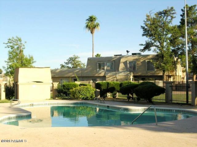 4041 South 44th Way Phoenix, AZ 85040 - Photo 2 of 3 C:\fakepath\Community Pool