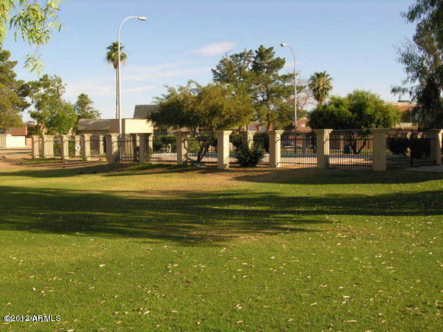 4041 South 44th Way Phoenix, AZ 85040 - Photo 3 of 3 C:\fakepath\Community Pool & Grass